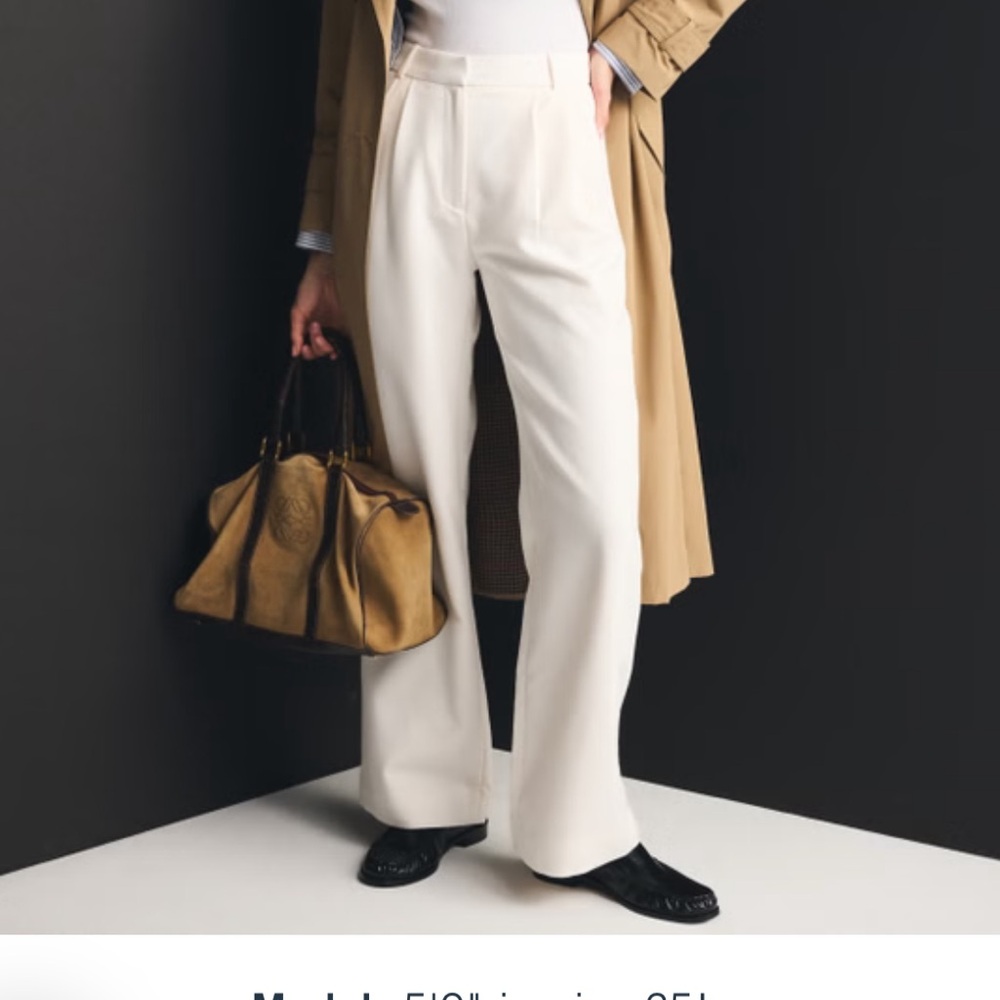 Abercrombie Wide Leg Dress Pant - 00S 
White/Cream
